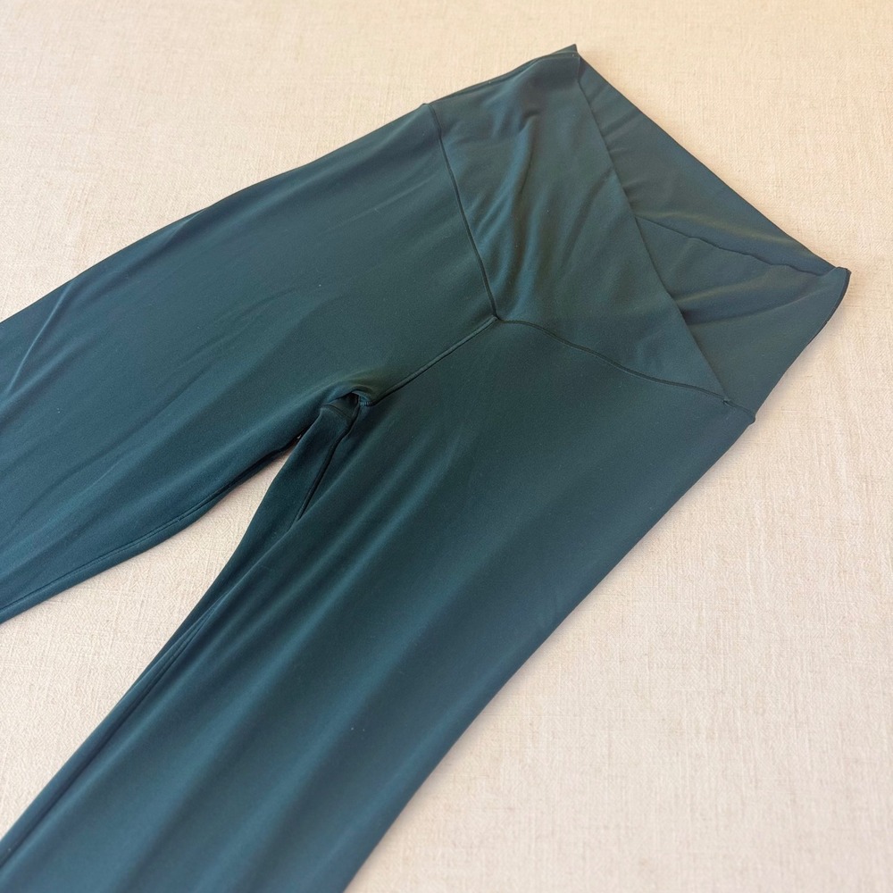 Offline by Aerie Real Me Crossover Flare Leggings Green High Rise Size Medium - Picture 4 of 9